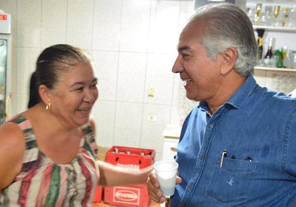 Conversei bastante com a dona Cida, proprietária de uma pousada e restaurante no distrito de Águas do Miranda, onde está chegando o asfalto. Conversei bastante com a dona Cida, proprietária de uma pousada e restaurante no distrito de Águas do Miranda, onde está chegando o asfalto.
