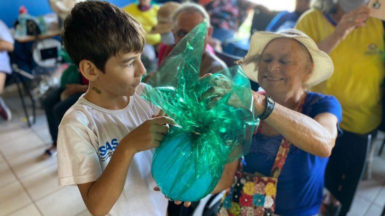 CRAS MORENINHAS E CCI JACQUES DA LUZ REALIZAM EVENTO PARA INCENTIVAR TROCA DE EXPERIÊNCIA ENTRE CRIANÇAS E IDOSOS.