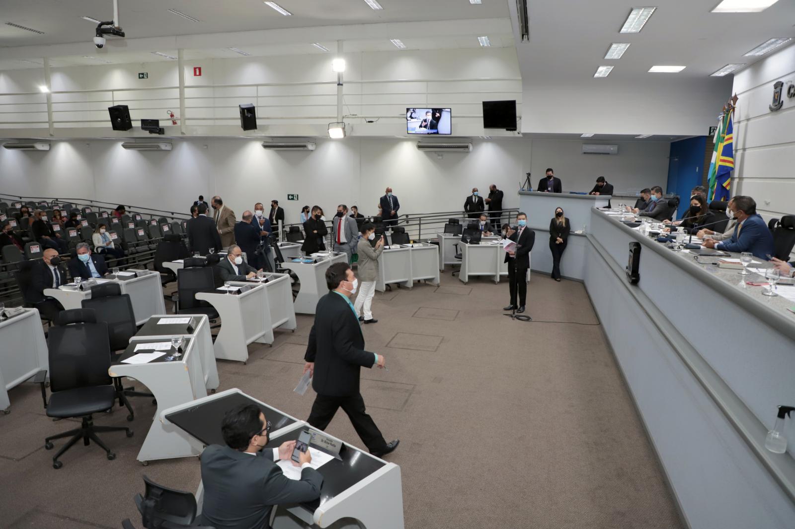 Dez vetos serão analisados pelos vereadores na sessão desta terça-feira.