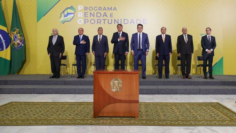 Governo Federal anuncia novas medidas que protegem emprego em situações de calamidade e aprimoram regras do teletrabalho Governo Federal anuncia novas medidas que protegem emprego em situações de calamidade e aprimoram regras do teletrabalho