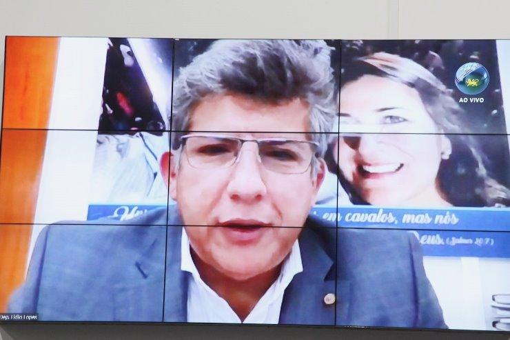 Lidio pede reposição de remédios para o tratamento de leucemia.