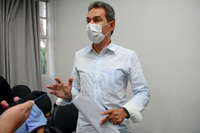 O Prefeito Marcos Trad propõe aumentar salário de professores em 67% nos próximos três anos