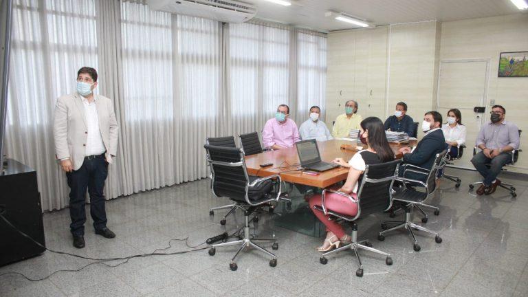 Prefeito Marquinhos Trad  desobriga o uso de máscaras em lugares fechados, exceto nos ônibus, e nos postos de saúde.