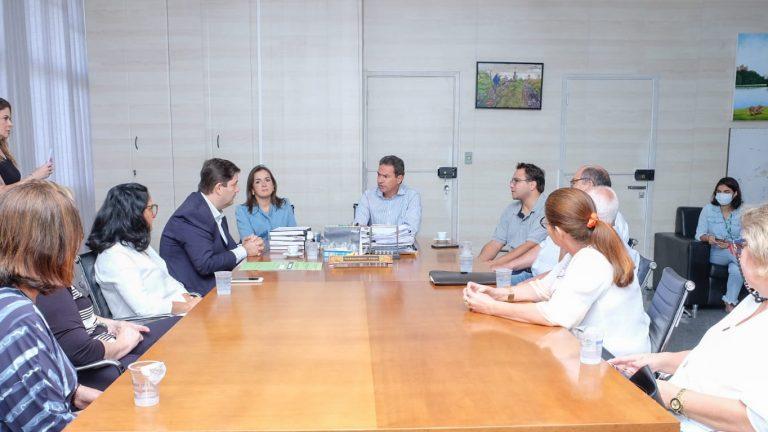 PREFEITURA ASSINA TERMO COM INSTITUIÇÕES PARA CRIAÇÃO DE MAIS 24 LEITOS.