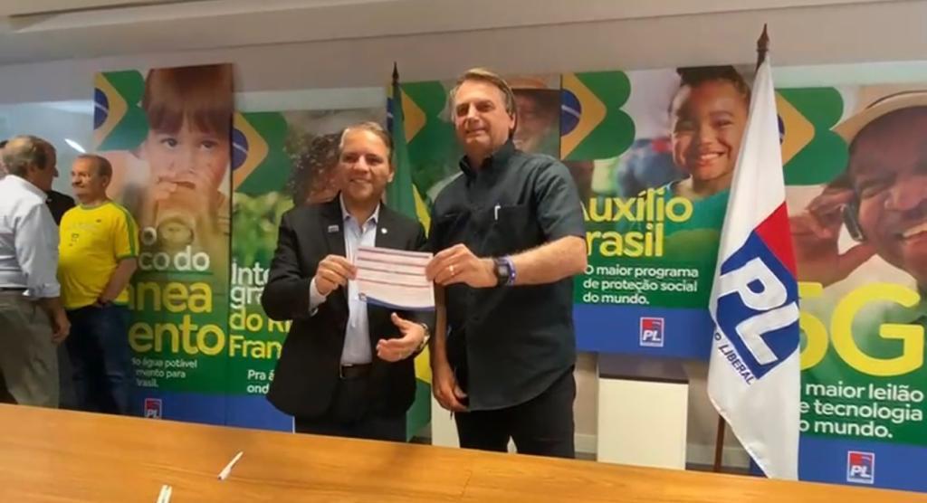 Presidente Jair Messias Bolsonaro abona filiação do Coronel David ao PL e diz que vem a Mato Grosso Do Sul no dia 29. Presidente Jair Messias Bolsonaro abona filiação do Coronel David ao PL e diz que vem a Mato Grosso Do Sul no dia 29.