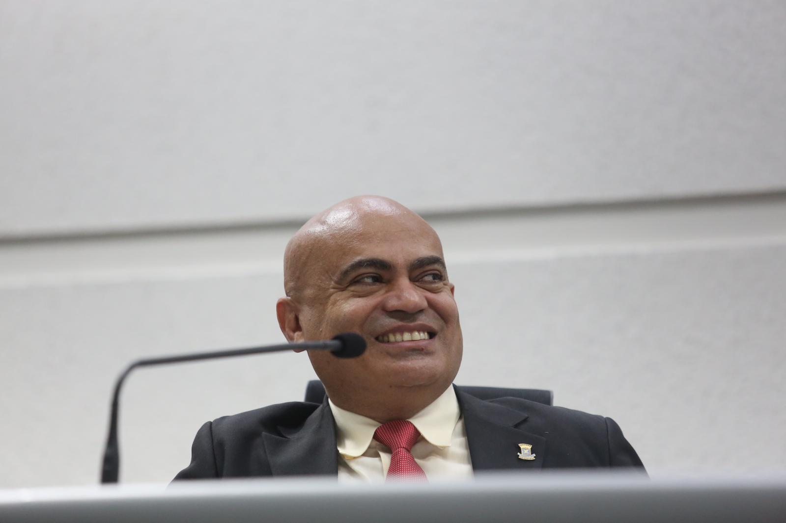 Ronilço Guerreiro protocola na Câmara Municipal projeto de lei que cria na Capital o Programa “SOS Racismo”.