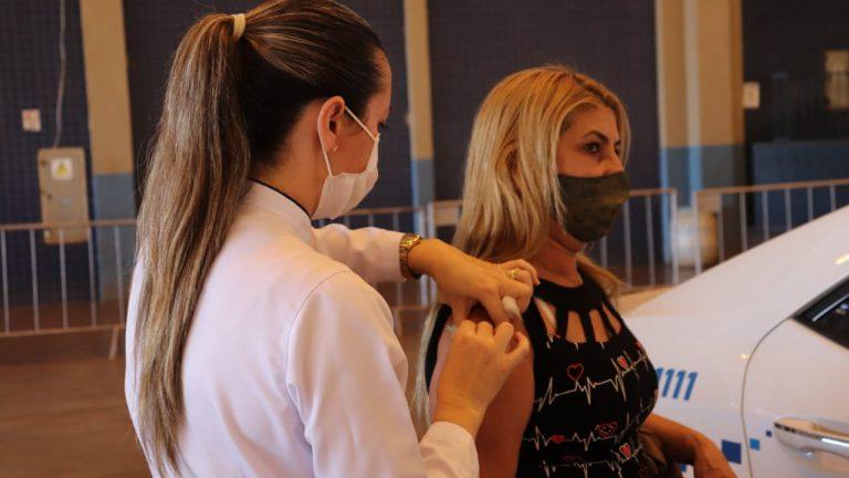 SÁBADO TEM PLANTÃO DE VACINAÇÃO NAS UNIDADES DE SAÚDE, DRIVE E ITINERANTES.