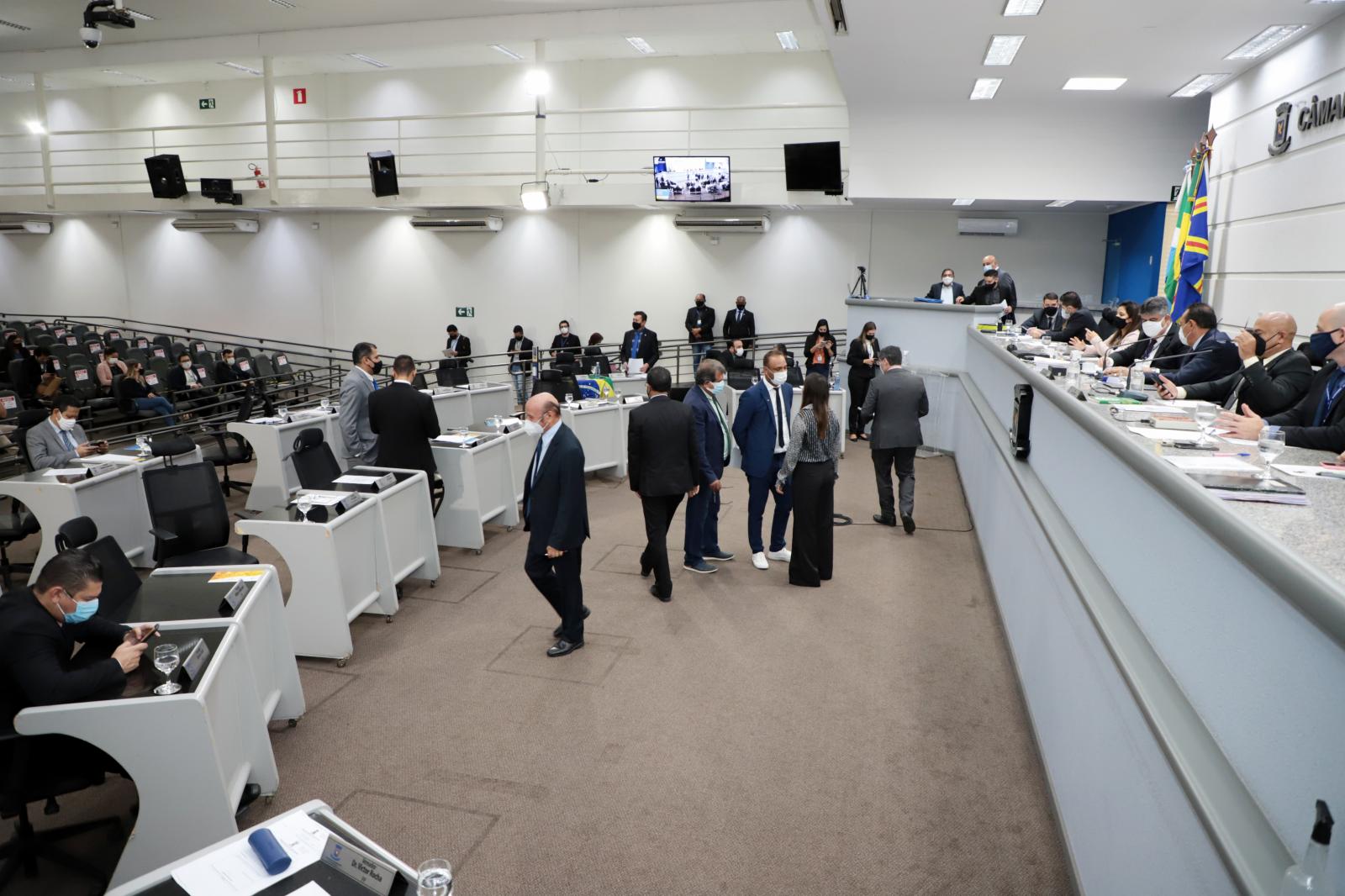 Vereadores aprovam sete projetos de lei na sessão desta quinta-feira.