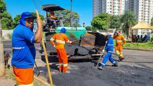 COMEÇA RECAPEAMENTO DE ROTATÓRIA NO FINAL DA RUI BARBOSA QUE RECEBERÁ SEMÁFOROS.
