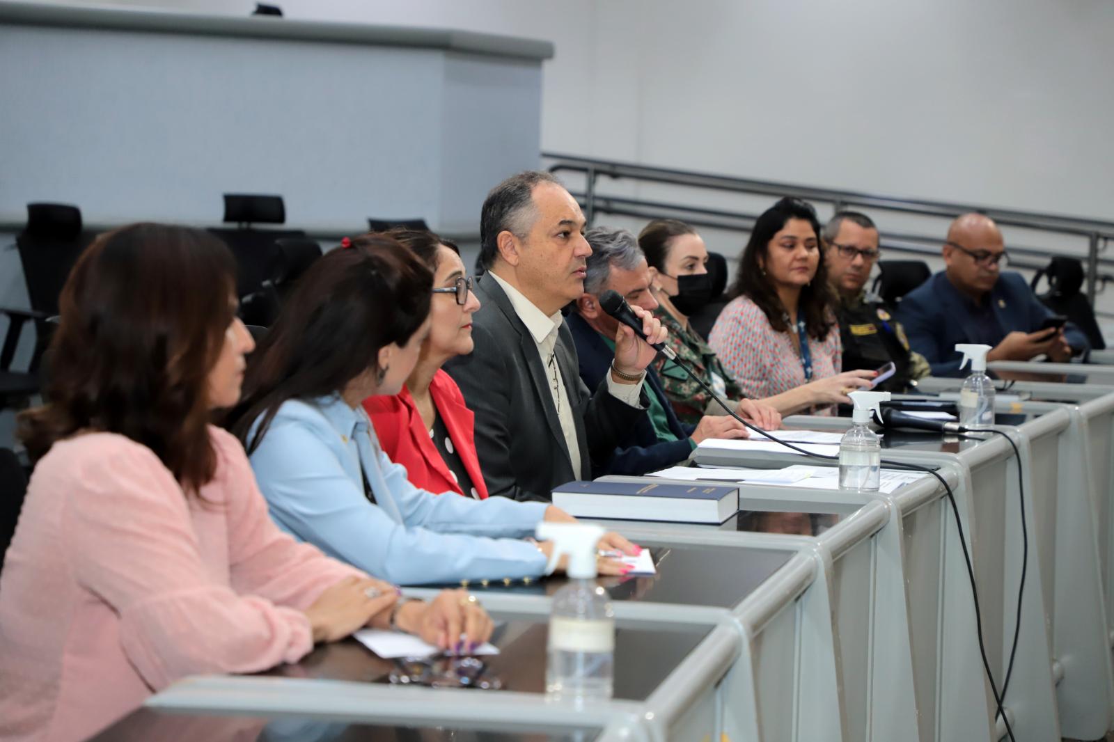 Audiência Pública ‘Abril Laranja’ na Câmara Municipal debate mudanças jurídicas e ações para combater crueldade animal.