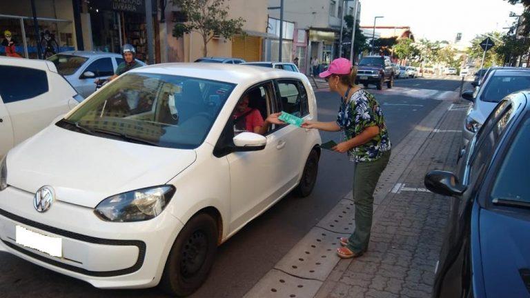 BLITZ EDUCATIVA CHAMA A ATENÇÃO PARA OS RISCOS E A IMPORTÂNCIA DA PREVENÇÃO DE ACIDENTES NO TRABALHO.
