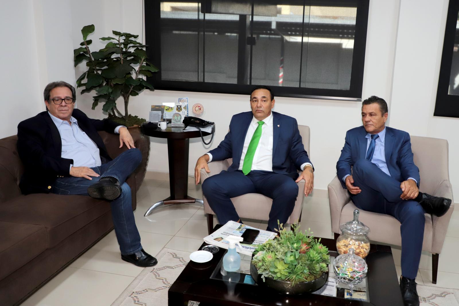 Câmara Municipal recebe visita de presidente do Tribunal de Contas de MS.