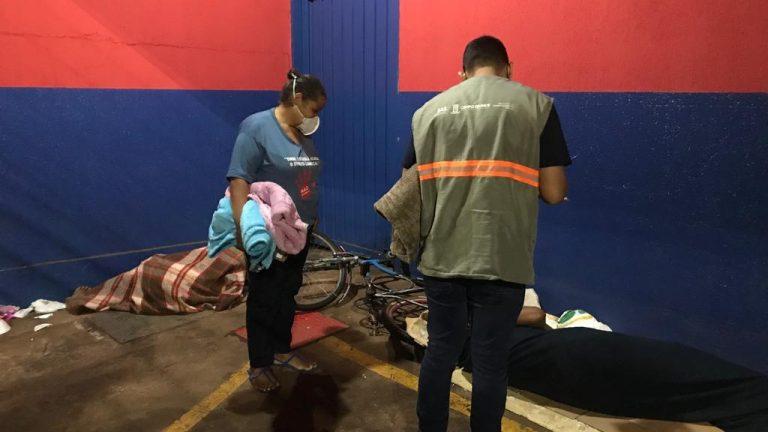 CHUVA E FRIO INTENSIFICAM AÇÕES DE ABORDAGEM ÀS PESSOAS EM SITUAÇÃO DE RUA.