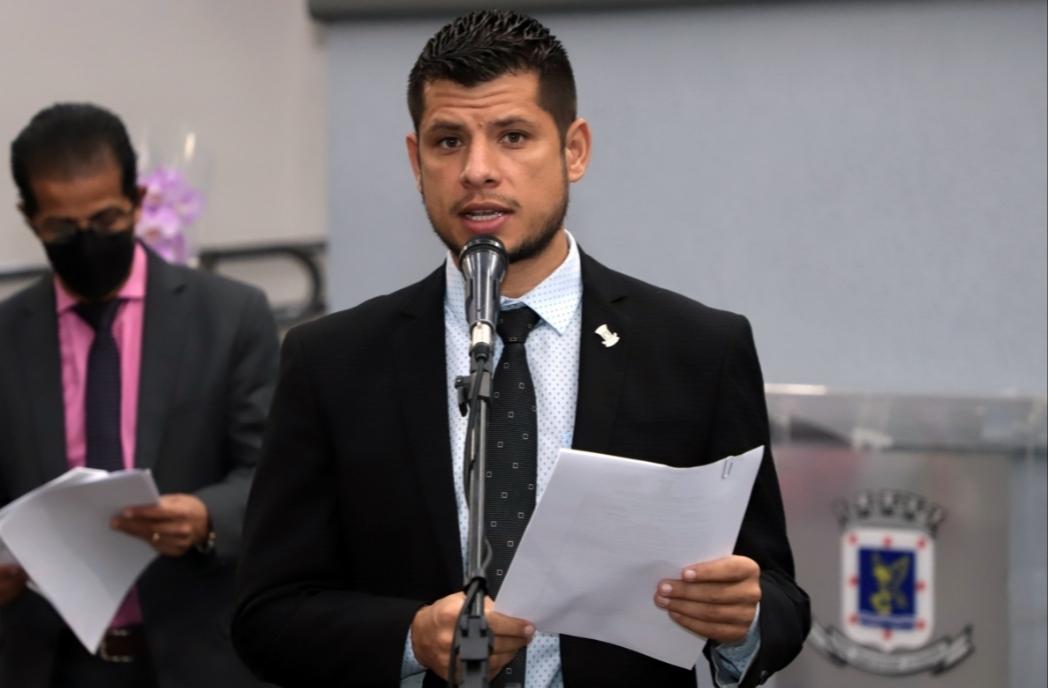 Sem máquina de raio X, Tiago Vargas chama a atenção de secretário para situação da UPA da Vila Almeida.