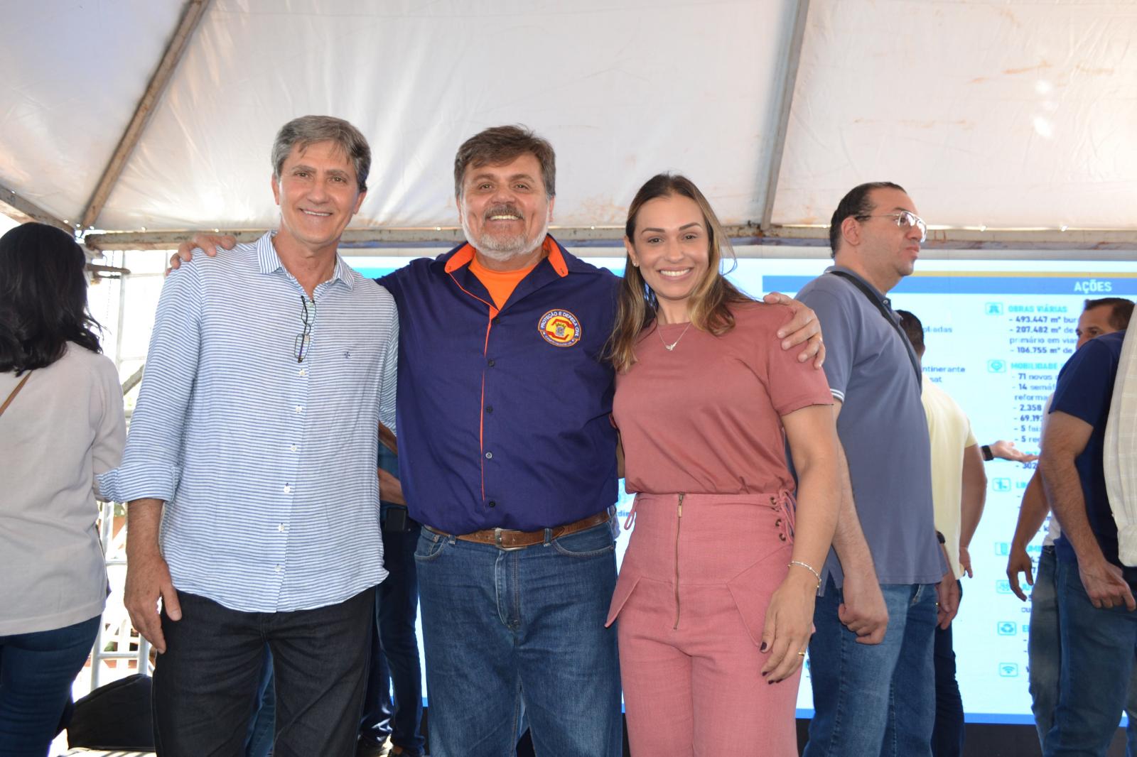 AO ENCERRAR 1ª EDIÇÃO DO TODOS EM AÇÃO, PREFEITA ANUNCIA RECURSO PARA INÍCIO DO ASFALTO NO ITAMARACÁ.