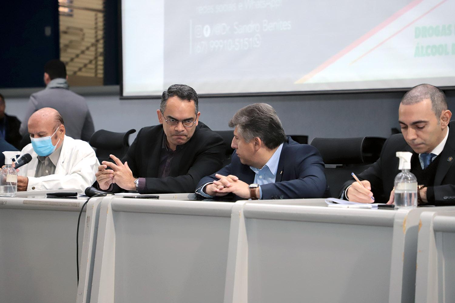 Audiência na Câmara alerta para uso de álcool e drogas entre crianças e adolescentes.