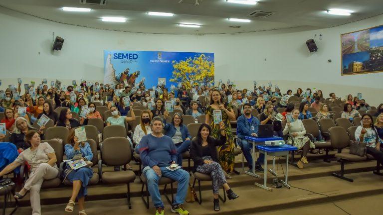 ESCOLAS DA REME RECEBEM KITS DE LIVROS INFANTO-JUVENIS COM TEMÁTICA REGIONAL.