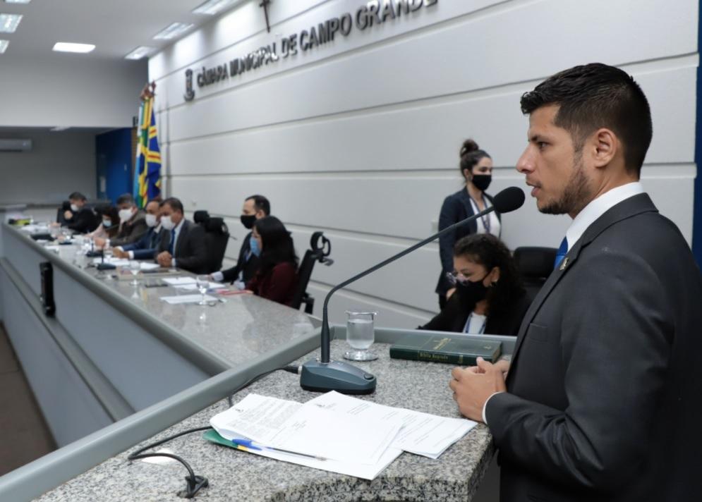 Firmando seu compromisso com o servidor público, Tiago Vargas vota contra projeto que prejudica a classe.