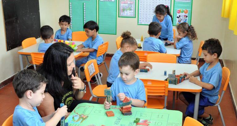 PREFEITURA TRANSFORMA CARGOS EM PROFESSOR AUXILIAR DE EDUCAÇÃO INFANTIL.