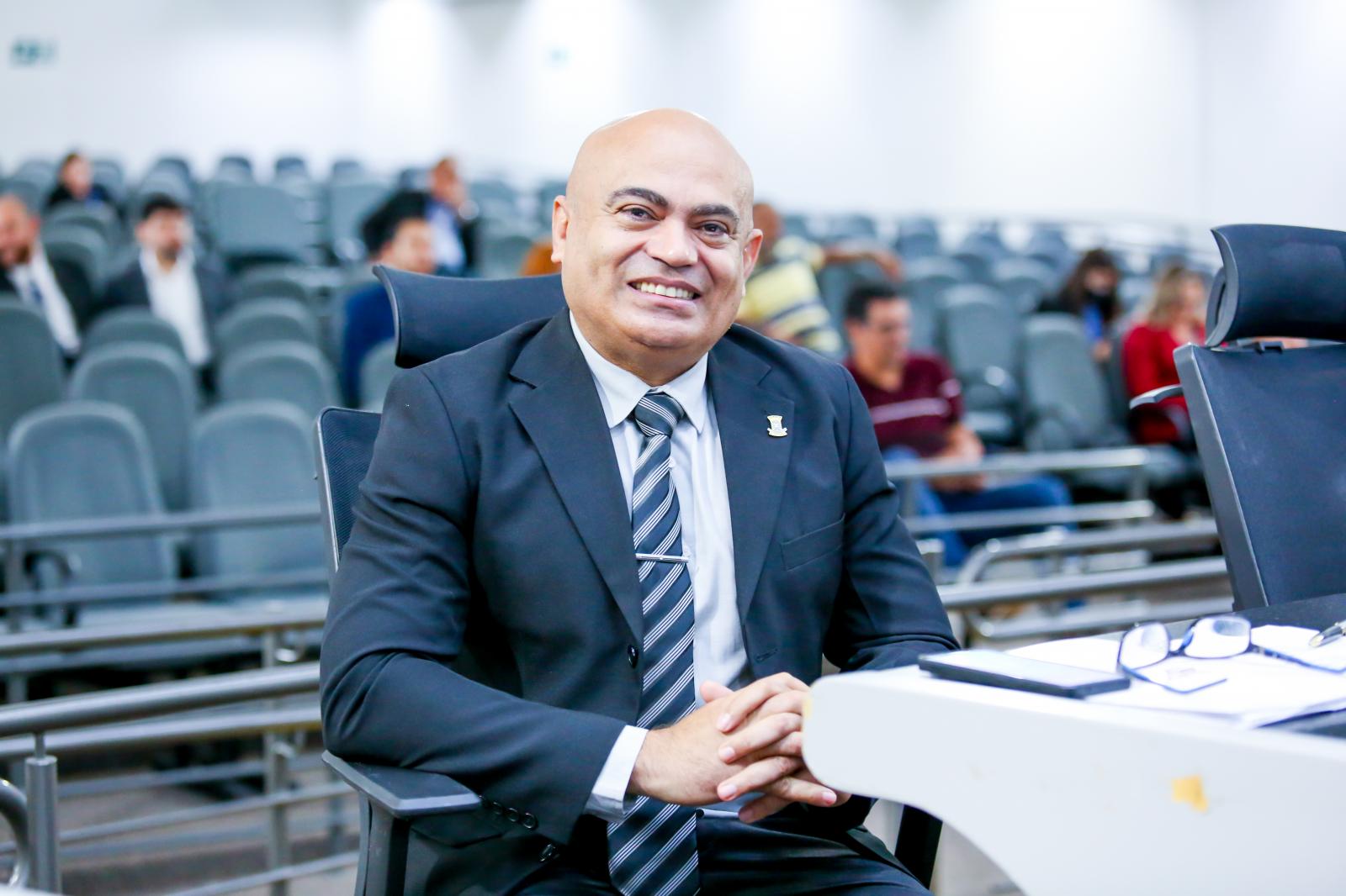 Ronilço Guerreiro reforça a importância de doação de agasalhos nesta época de frio.