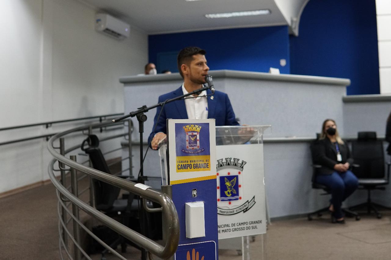 Tiago Vargas protocola projeto com a finalidade de proteger os idosos contra fraudes pela internet.