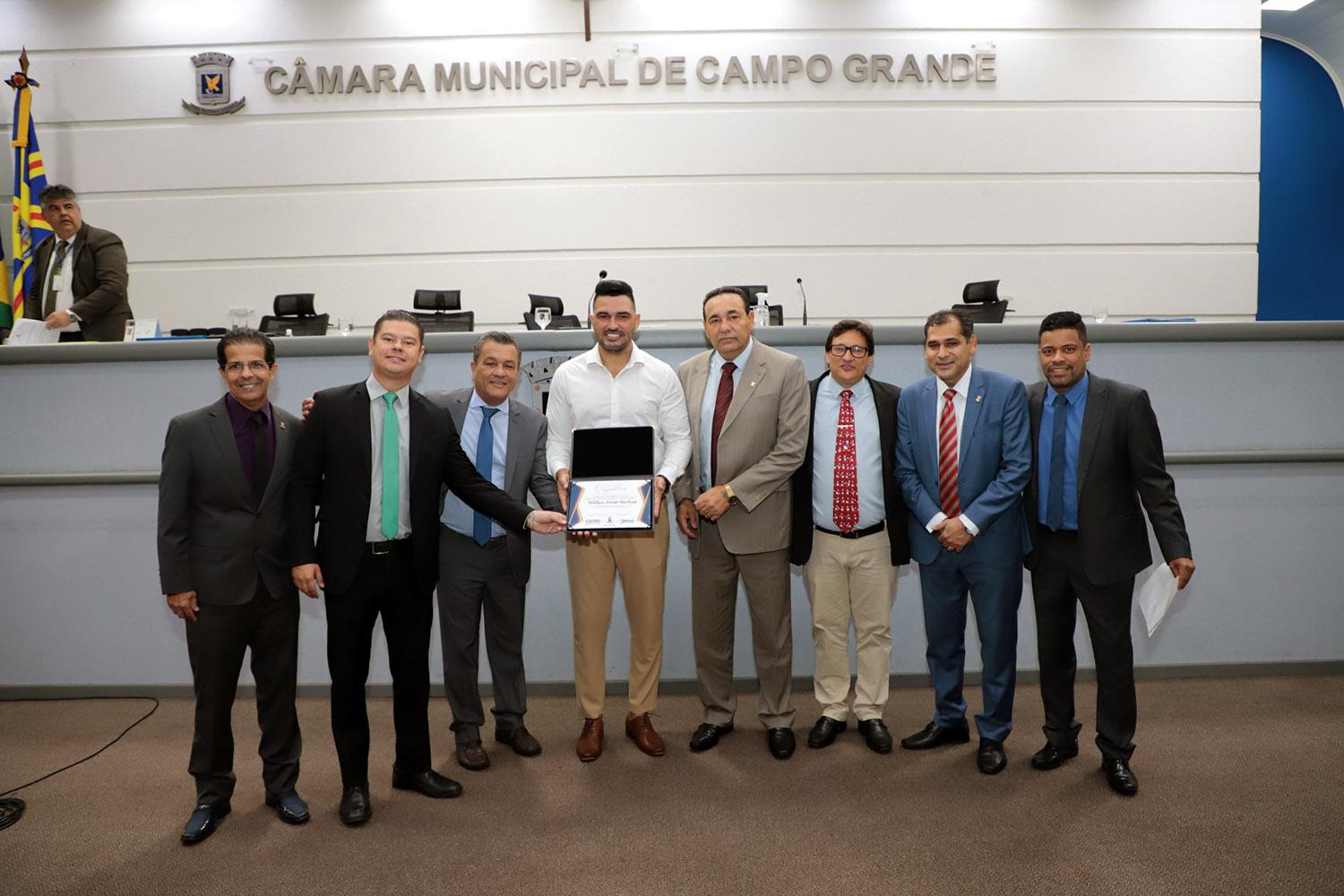 Vereador Delei Pinheiro presta homenagem para jogador de futebol que atuou em diversos clubes do Brasil e exterior.