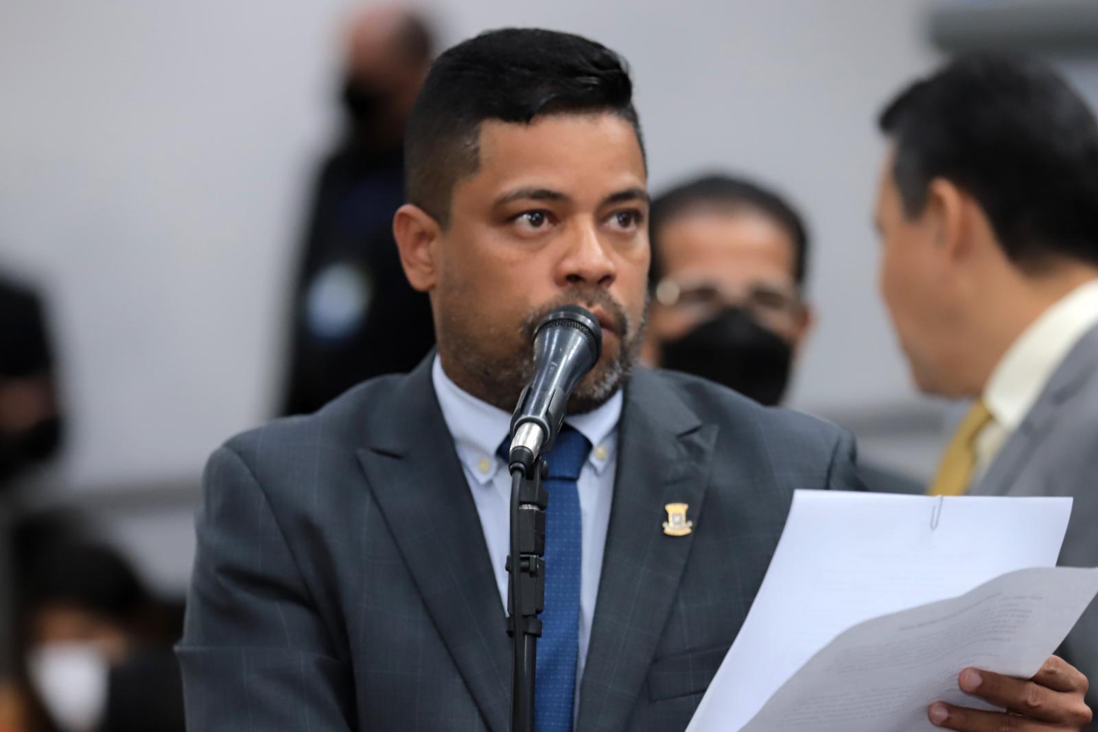 Vereador Professor Riverton enaltece o papel de representantes no Dia Nacional do Líder Comunitário.