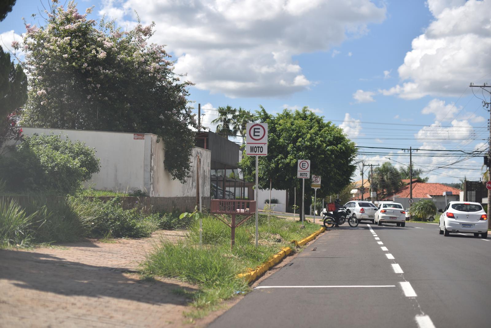 Vereador Villasanti celebra conquista de seis Pontos de Estacionamento aos moto entregadores na Capital.