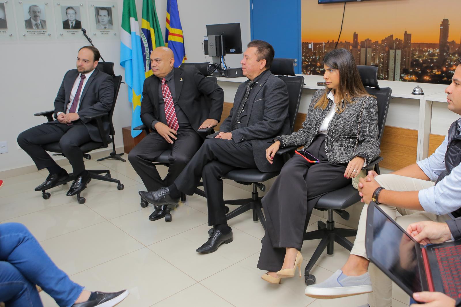 Vereadores recebem classe artística para debater futuro do Armazém Cultural no Projeto da Estação Digital.
