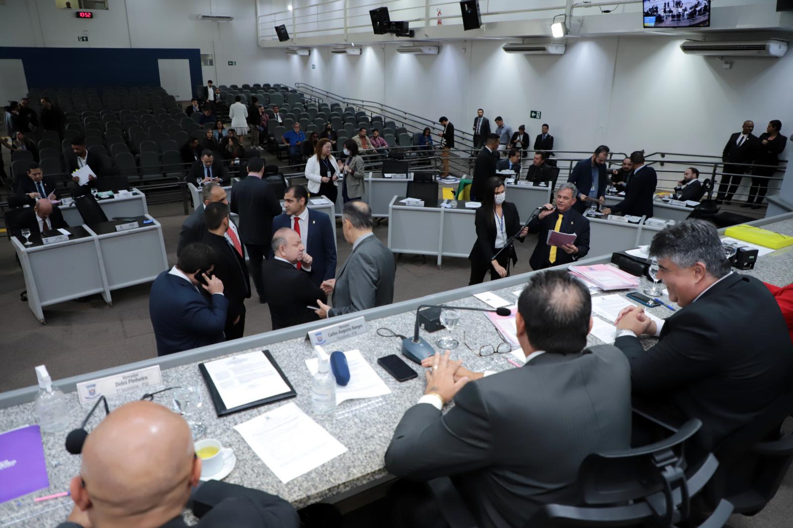 Vereadores votam seis Projetos de Lei na sessão de terça-feira.