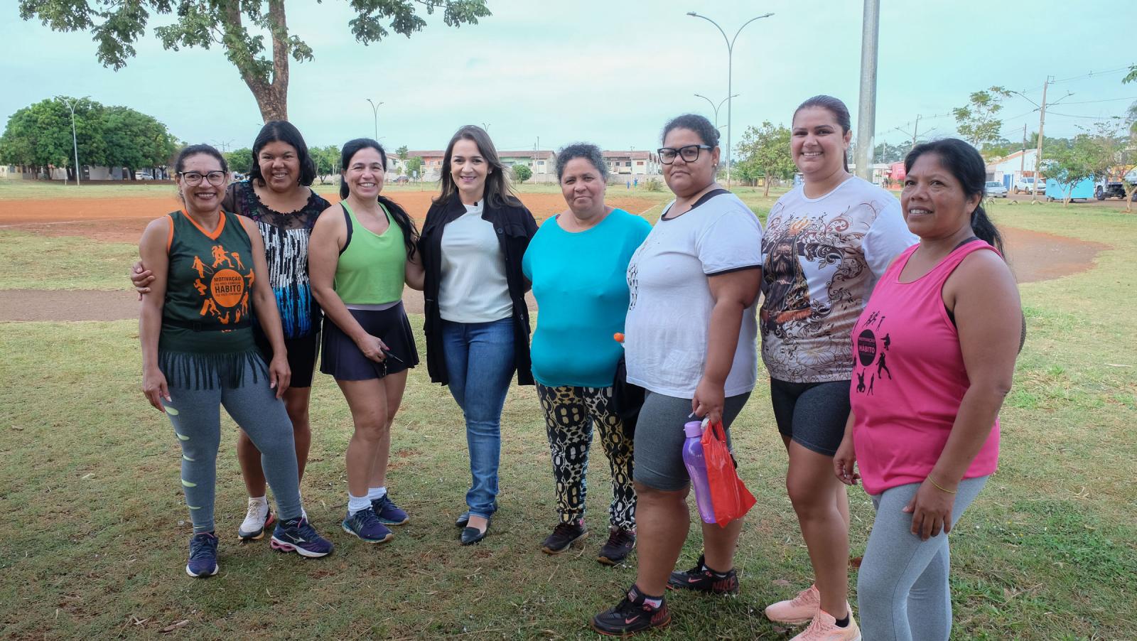PREFEITA ADRIANE LOPES LEVA GABINETE ITINERANTE E ATENDE POPULAÇÃO NA REGIÃO DO IMBIRUSSU.