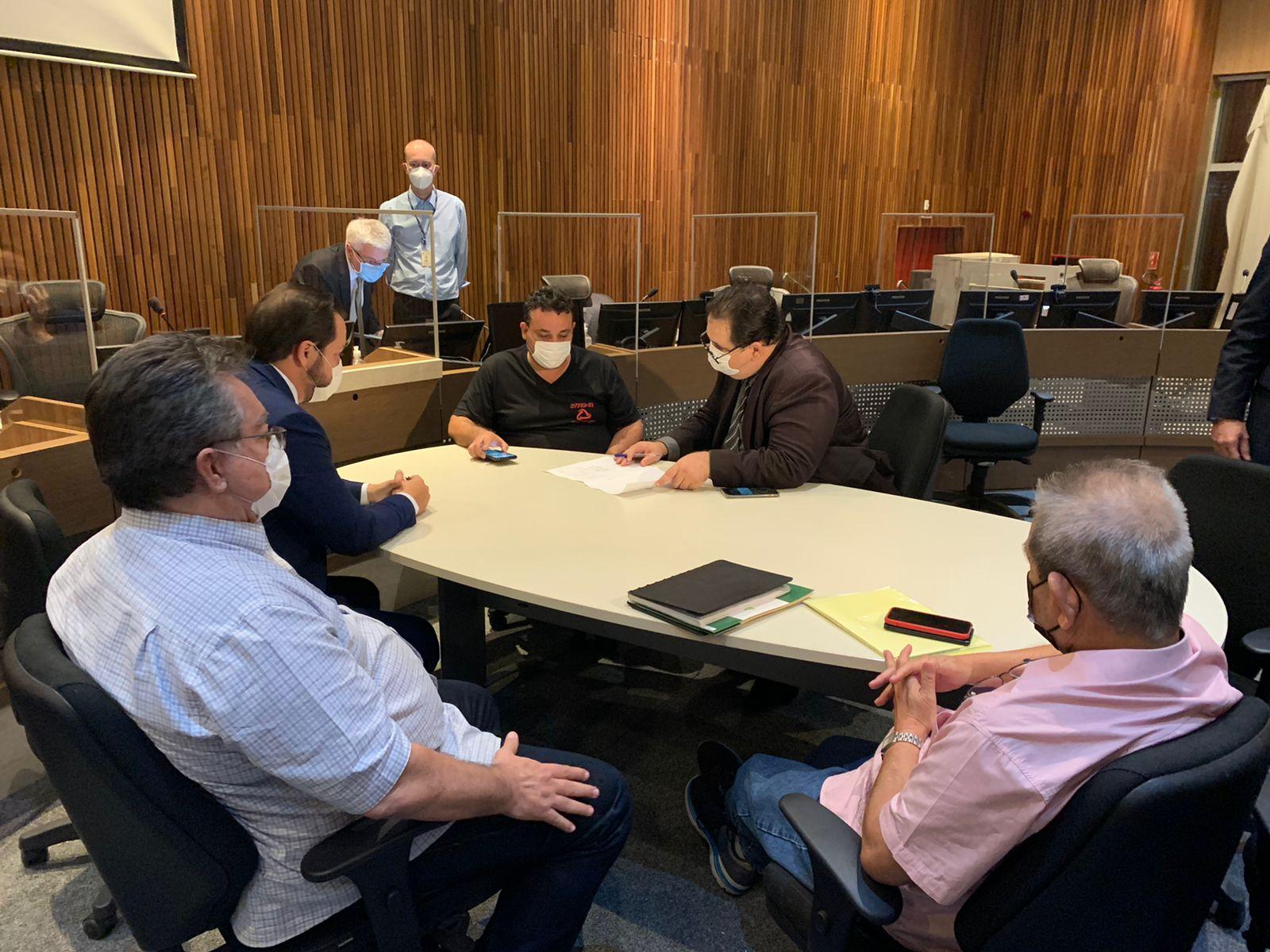Acordo põe fim à greve dos motoristas e ônibus voltam a circular nesta quarta-feira em Campo Grande.