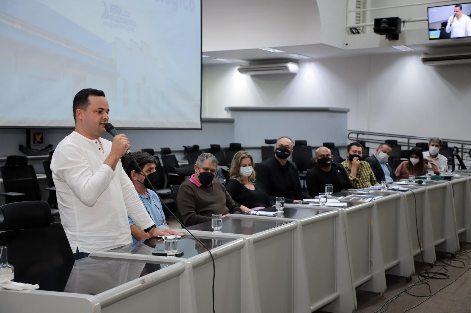 Vereadores, prefeitura e sociedade discutem projeto do armazém Cultural e definem encaminhamentos.