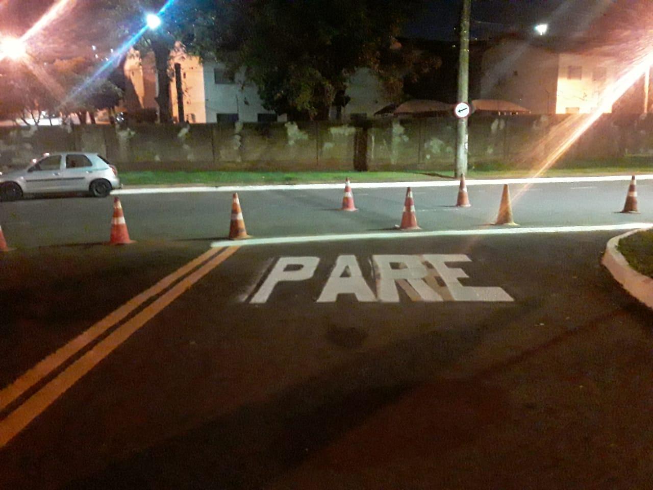 Agetran atende indicação de Ronilço Guerreiro e reforça sinalização na esquina da Ovídio Serra com Ernesto Geisel.