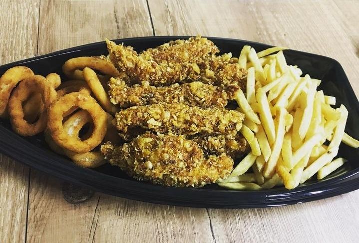  Snacks Chicken inaugurado dia 02 de Julho de 2022,  na feira Central de Campo Grande pela empresaria Anna Cristhina .