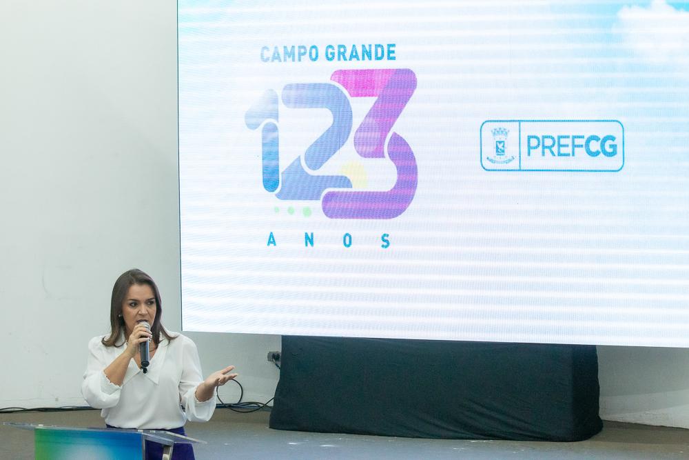 PREFEITA ADRIANE LOPES APRESENTA CALENDÁRIO DE FESTIVIDADE DOS 123 ANOS.