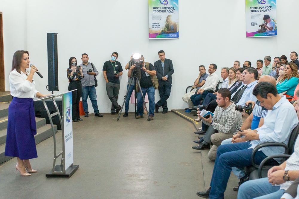 PREFEITA ADRIANE LOPES APRESENTA CALENDÁRIO DE FESTIVIDADE DOS 123 ANOS.