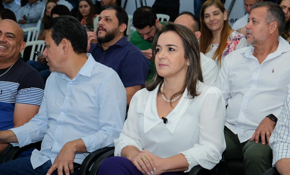 PREFEITA ADRIANE LOPES APRESENTA CALENDÁRIO DE FESTIVIDADE DOS 123 ANOS.