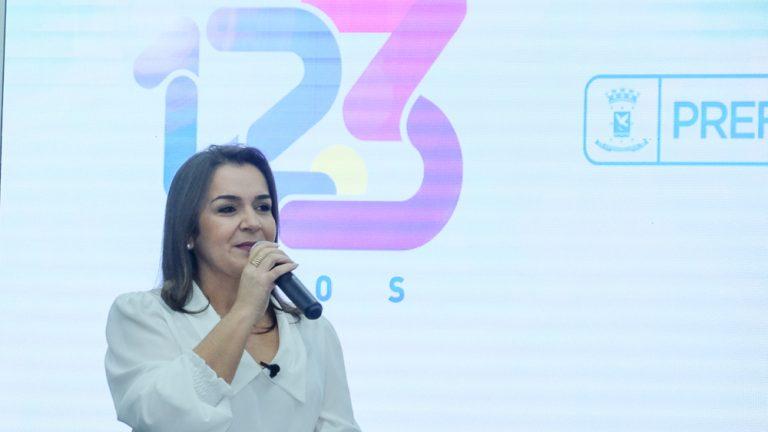 PREFEITA ADRIANE LOPES APRESENTA CALENDÁRIO DE FESTIVIDADE DOS 123 ANOS.