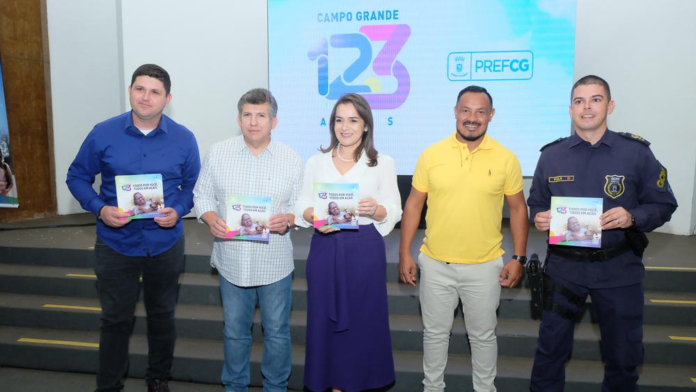 PREFEITA ADRIANE LOPES APRESENTA CALENDÁRIO DE FESTIVIDADE DOS 123 ANOS.