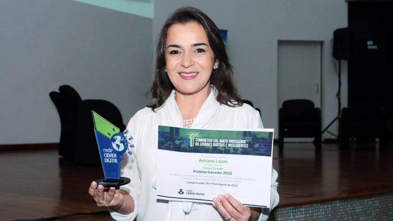 EM 4 MESES DE GESTÃO, ADRIANE LOPES CONQUISTA PRÊMIO DE PREFEITO INOVADOR COM PROJETO DE TELEMEDICINA.