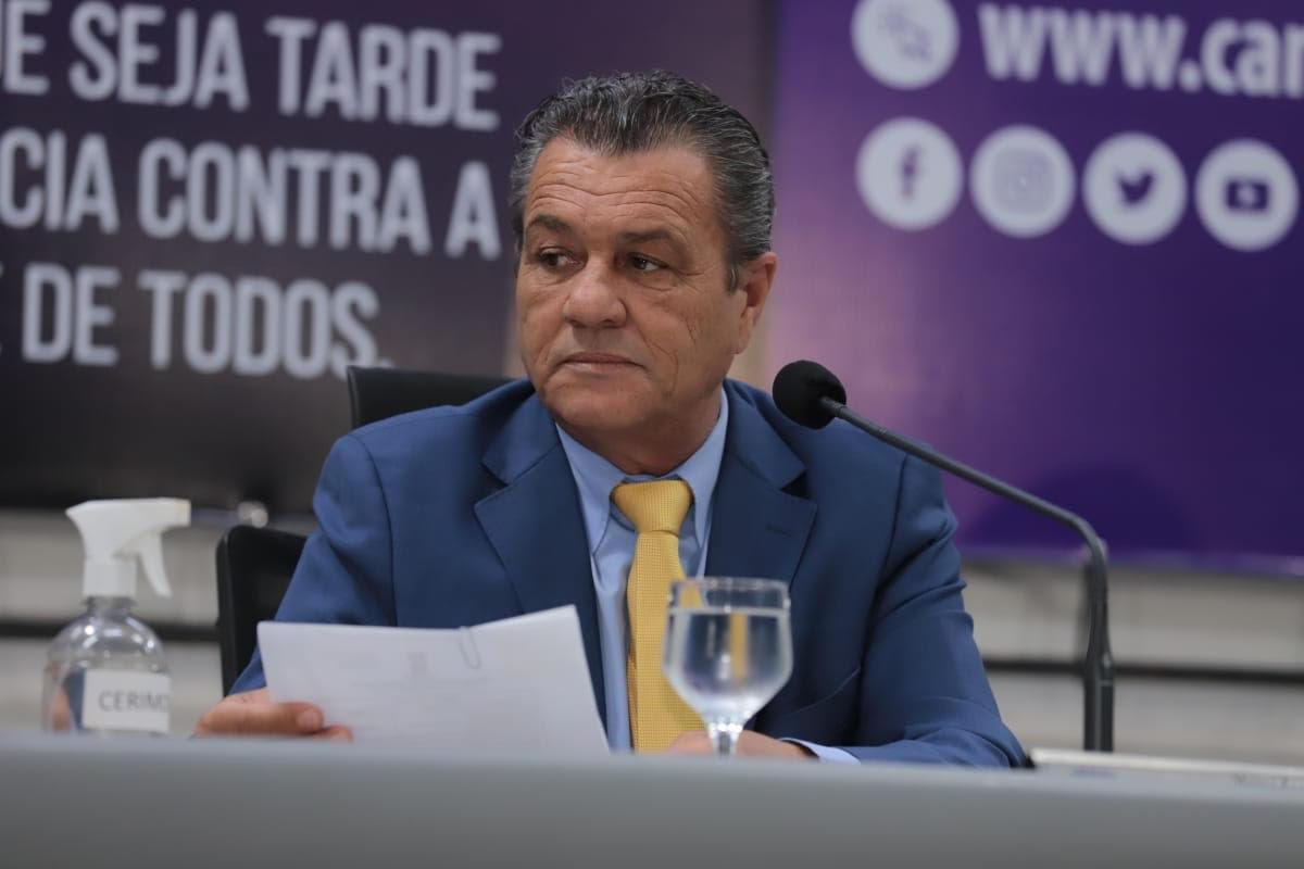 Fumacê, linha de ônibus, limpeza pública e tapa-buracos são serviços solicitados pelo vereador Delei Pinheiro.