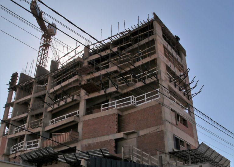 PREFEITA ADRIANE LOPES SANCIONA REGULAMENTAÇÃO DA OUTORGA ONEROSA E CONSTRUÇÃO CIVIL PROJETA MAIS INVESTIMENTOS EM HABITAÇÃO