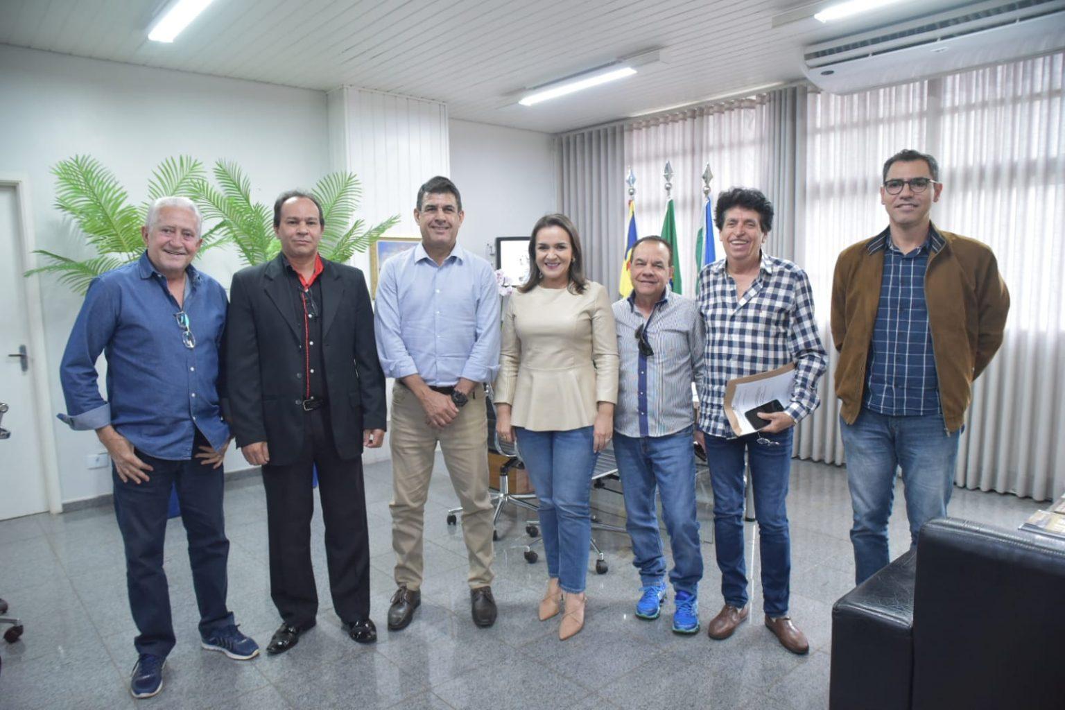PREFEITA APRESENTA BALANÇO DAS OBRAS NA ANTIGA RODOVIÁRIA E DEFENDE COMÉRCIO JUNTO A GRUPO DE EMPRESÁRIOS.