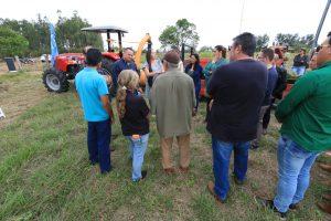 PREFEITURA FOMENTA AGRICULTURA FAMILIAR NA GAMELEIRA COM ENTREGA DE NOVOS EQUIPAMENTOS.