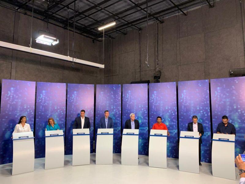Debate tem clima quente entre André e Marquinhos, promessa de zerar ICMS da luz e desabafo de candidato sobre ser índio em MS. Debate tem clima quente entre André e Marquinhos, promessa de zerar ICMS da luz e desabafo de candidato sobre ser índio em MS.