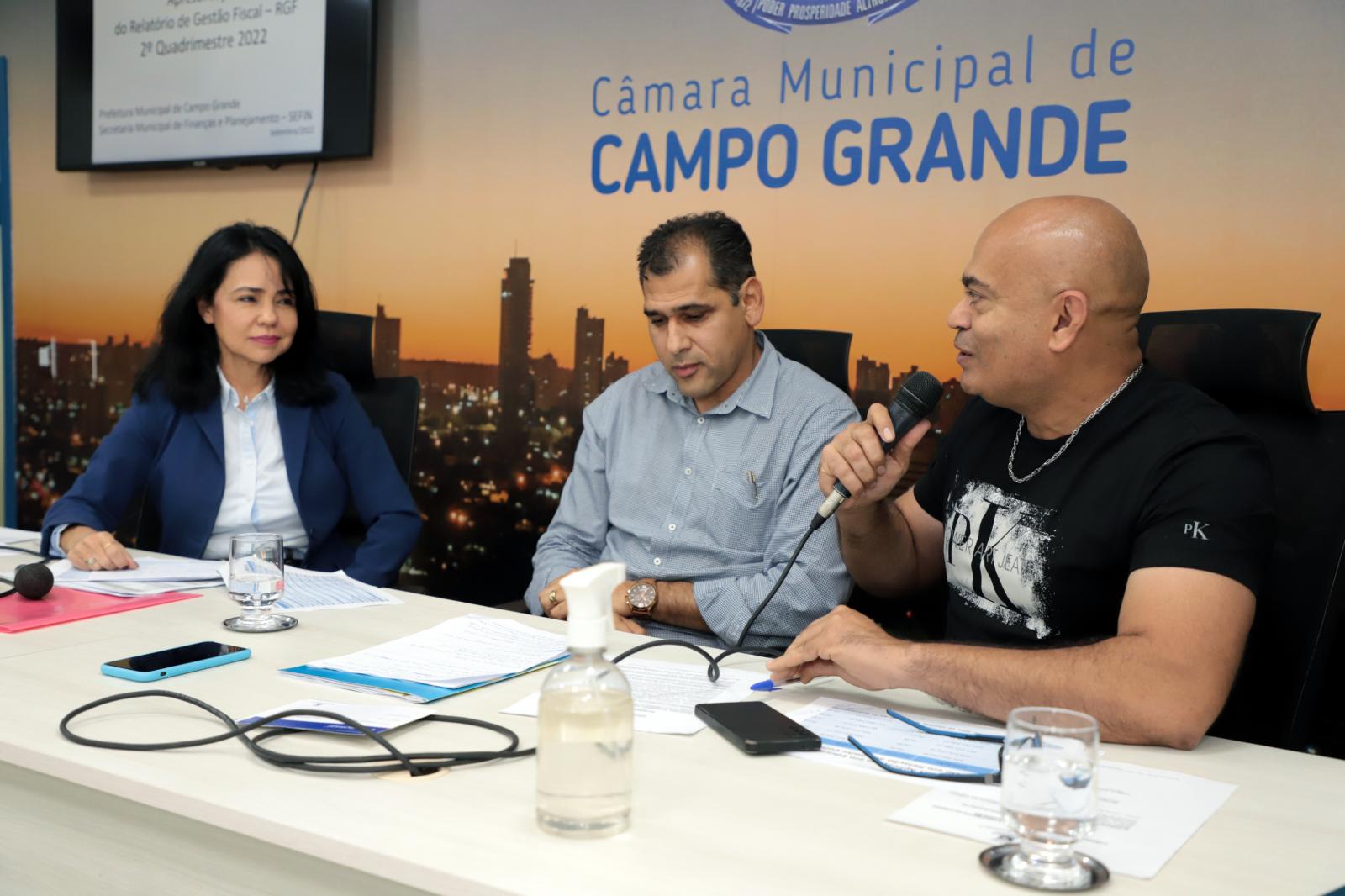 “Nós vereadores representamos quase 1 milhão de pessoas e queremos sim indicar como parte do orçamento deve ser usado”, diz Ronilço Guerreiro em audiência pública.