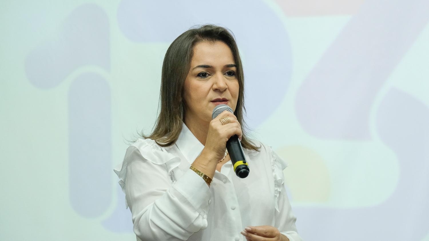 PREFEITA ADRIANE LOPES SANCIONA REGULAMENTAÇÃO DA OUTORGA ONEROSA E CONSTRUÇÃO CIVIL PROJETA MAIS INVESTIMENTOS EM HABITAÇÃO