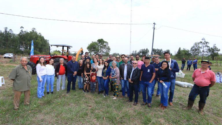 PREFEITURA FOMENTA AGRICULTURA FAMILIAR NA GAMELEIRA COM ENTREGA DE NOVOS EQUIPAMENTOS.