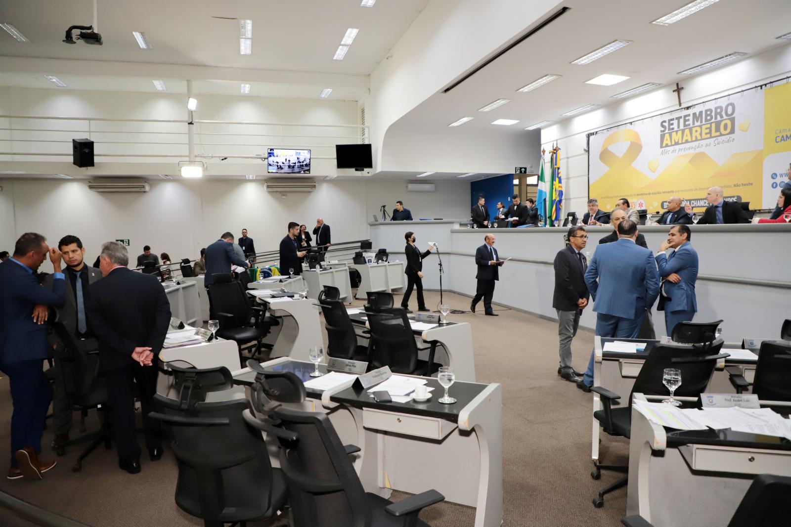 Vereadores aprovam dois projetos na sessão desta quinta-feira.